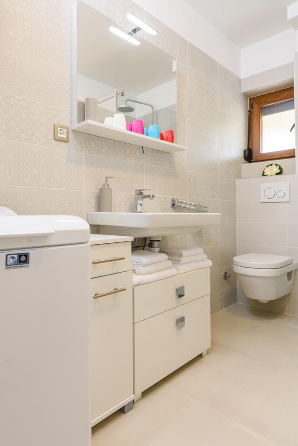 Apartmani Marko I Ana Marina Exteriör bild