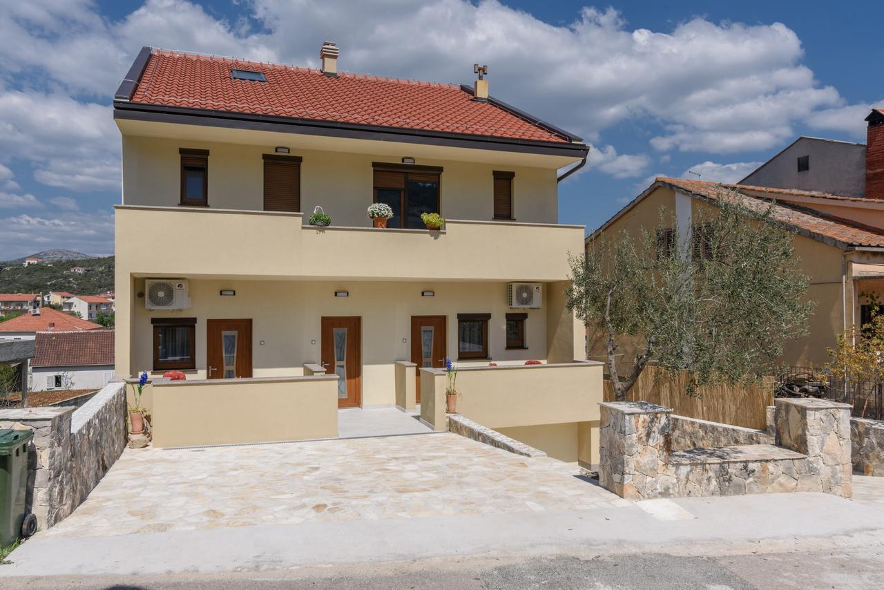 Apartmani Marko I Ana Marina Exteriör bild