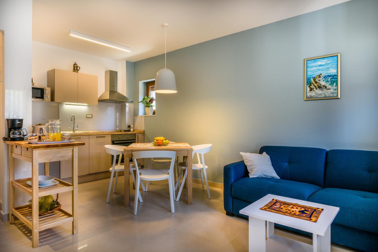 Apartmani Marko I Ana Marina Exteriör bild
