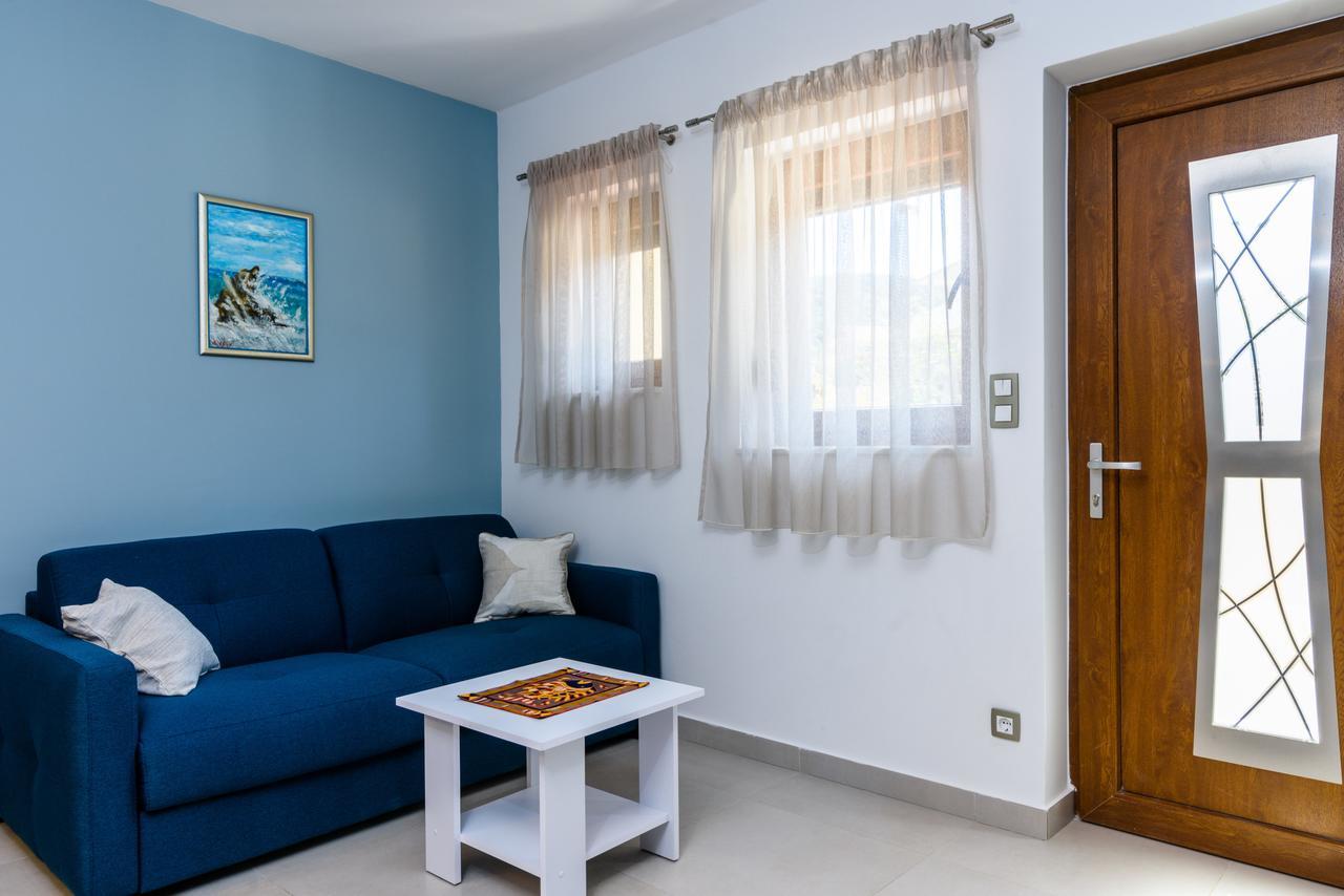 Apartmani Marko I Ana Marina Exteriör bild