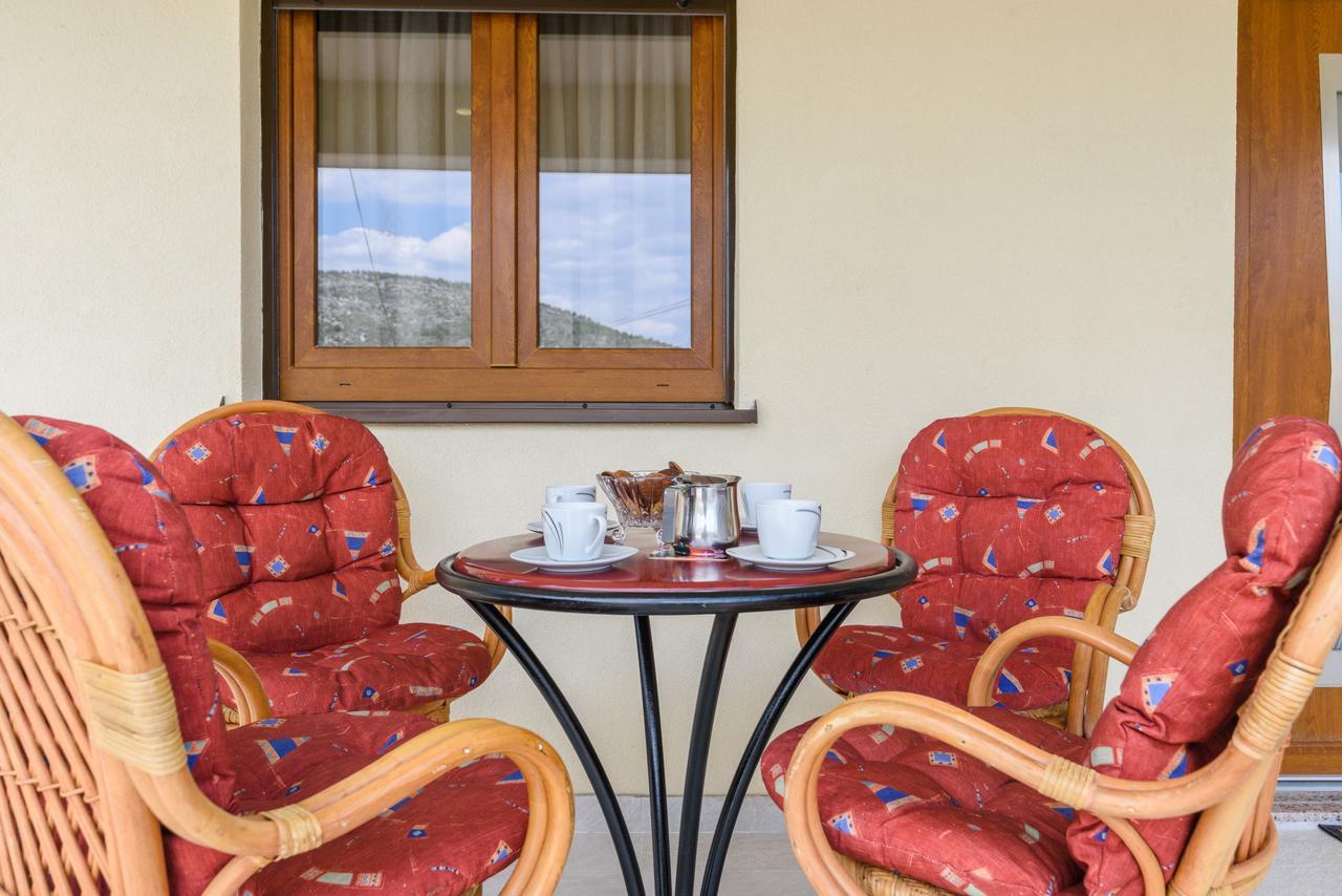 Apartmani Marko I Ana Marina Exteriör bild