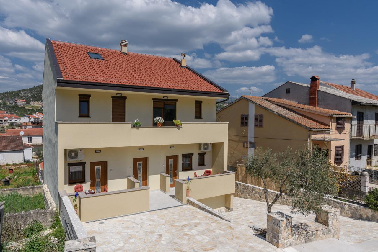 Apartmani Marko I Ana Marina Exteriör bild
