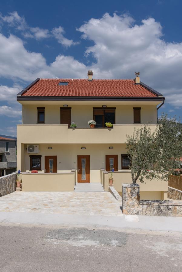 Apartmani Marko I Ana Marina Exteriör bild